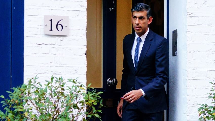 Liz Truss congratulates Rishi Sunak on replacing her, seven weeks after she beat him