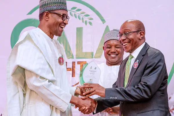 Buhari backs Emefiele over naira re-design