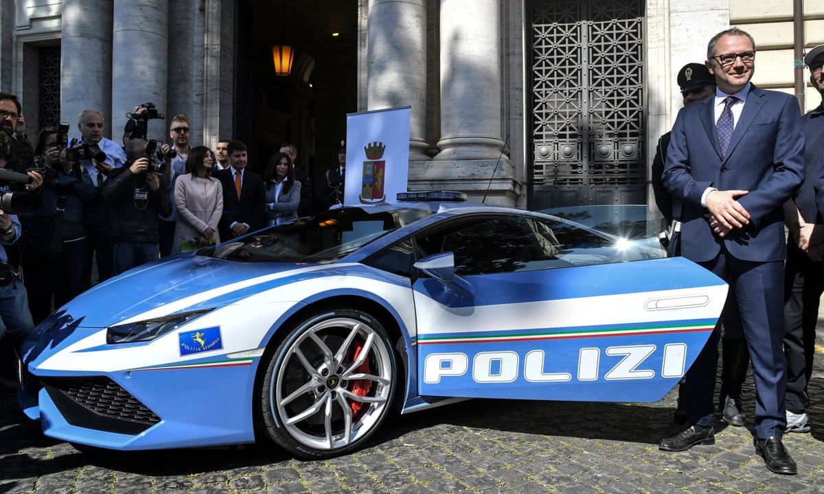 Italian Police use Lamborghini to deliver kidneys to transplant patients